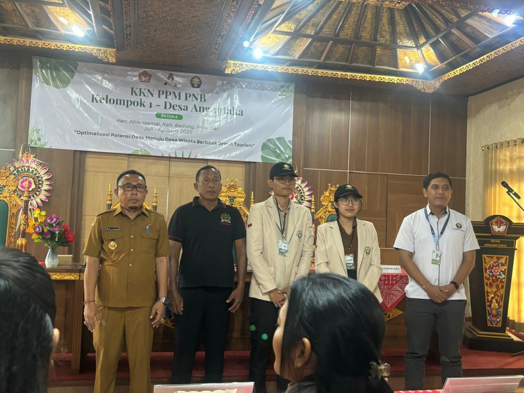 DESA ANGANTAKA MENJADI OBJEK PENGABDIAN MASYARAKAT DUA UNIVERSITAS SEKALIGUS